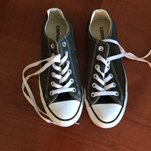 Olive converse. Women's 8.